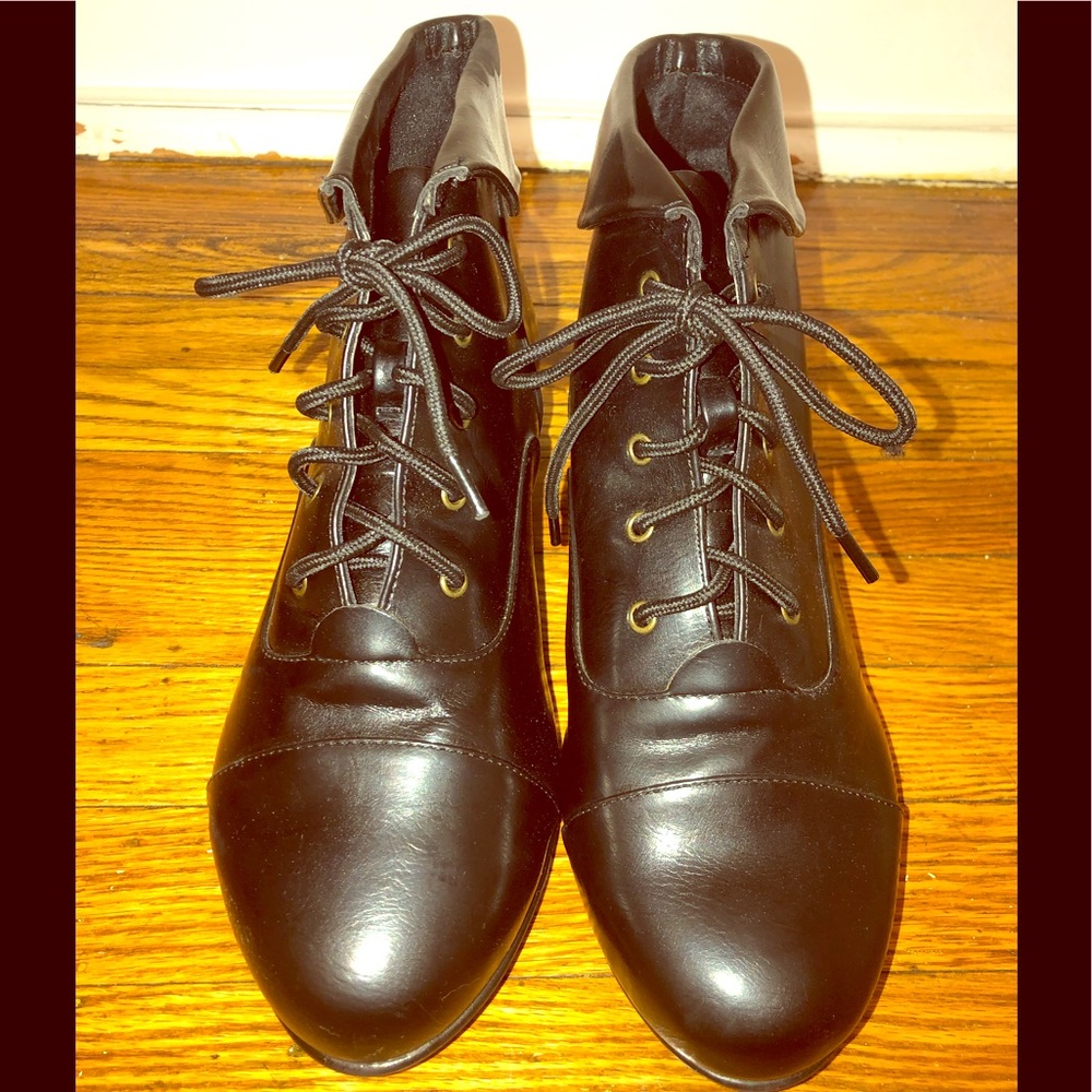 Comfort view Black Laced Booties Size 11 Wide